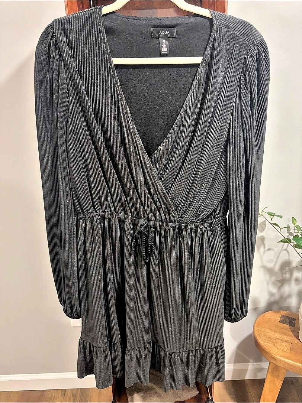 Bloomingdales / Aqua Pleated Mini Dress in Black Size Medium Like New